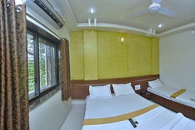 Hotel Jain Residency Ширді Номер фото